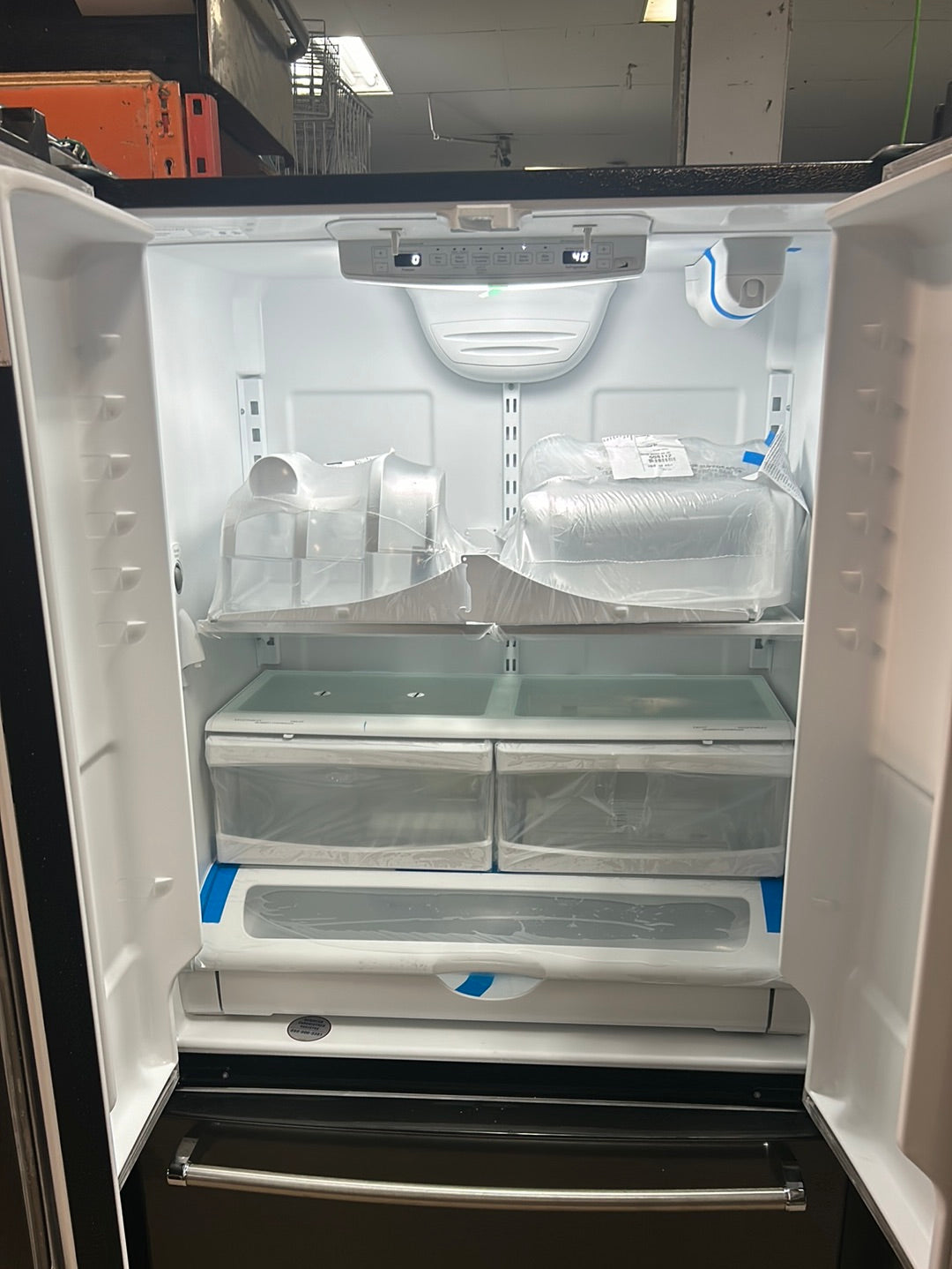 Réfrigérateur profondeur de comptoir 20 pi³ 36 po de KitchenAid (KRFC300EBS) - Acier inoxydable noir