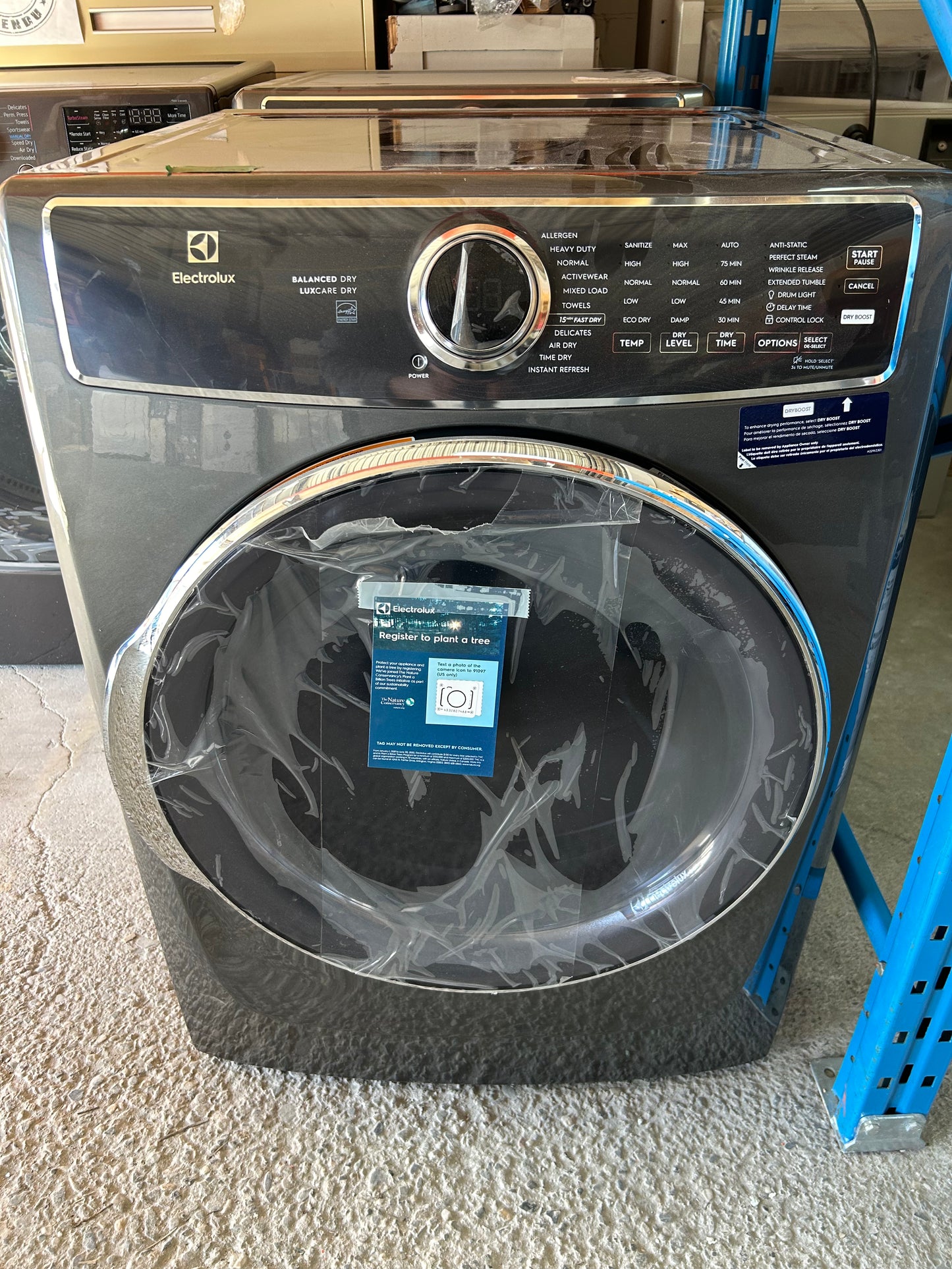 Sécheuse électrique Electrolux 8,0 pi³ superposable à évent titane certifié Energy Star ELFE763CAT