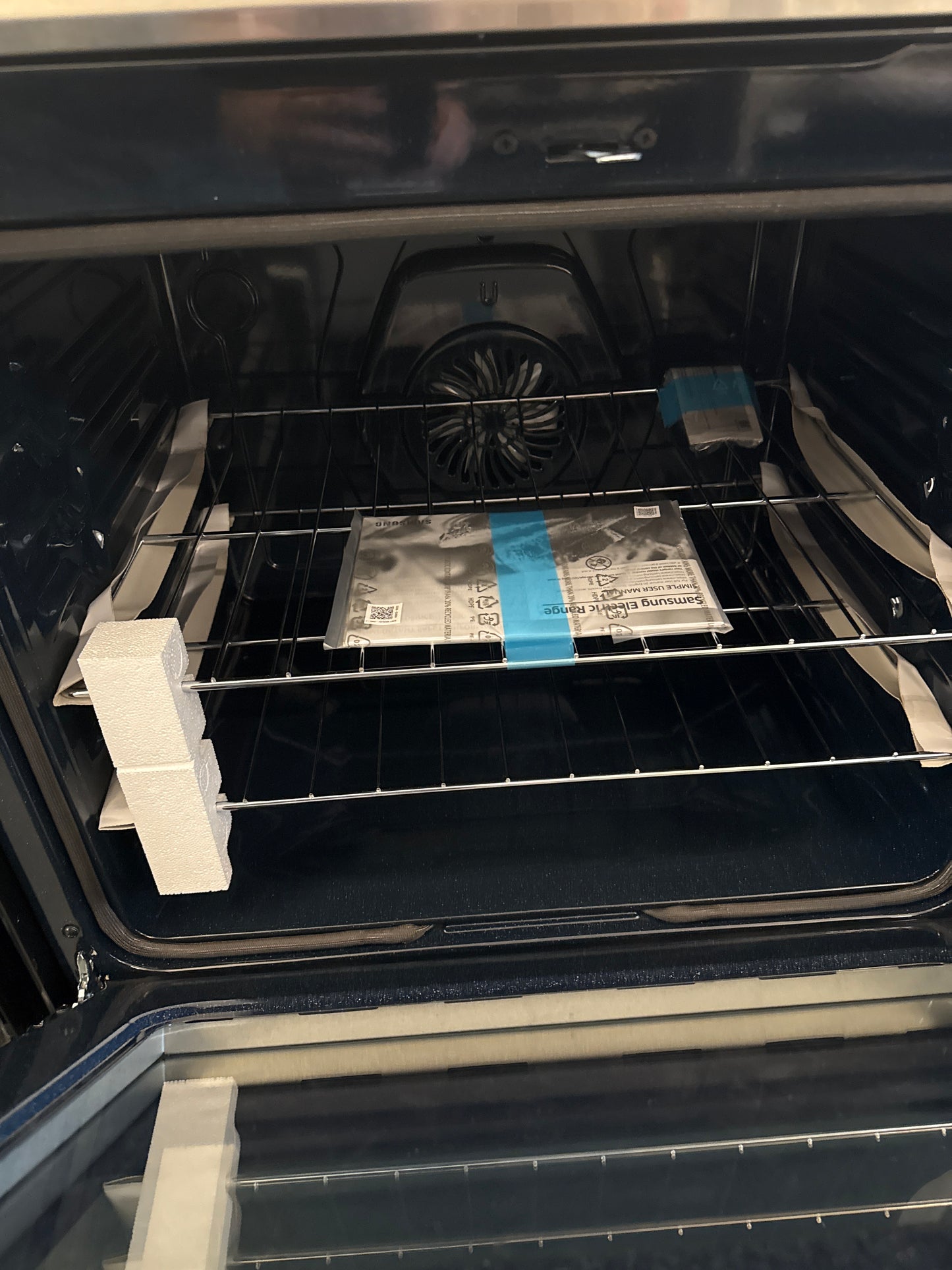 Cuisinière élec. autonome ventilateur conv. friture air 6,3 pi³ 30 po de Samsung (NE63A6511SR)-INOX