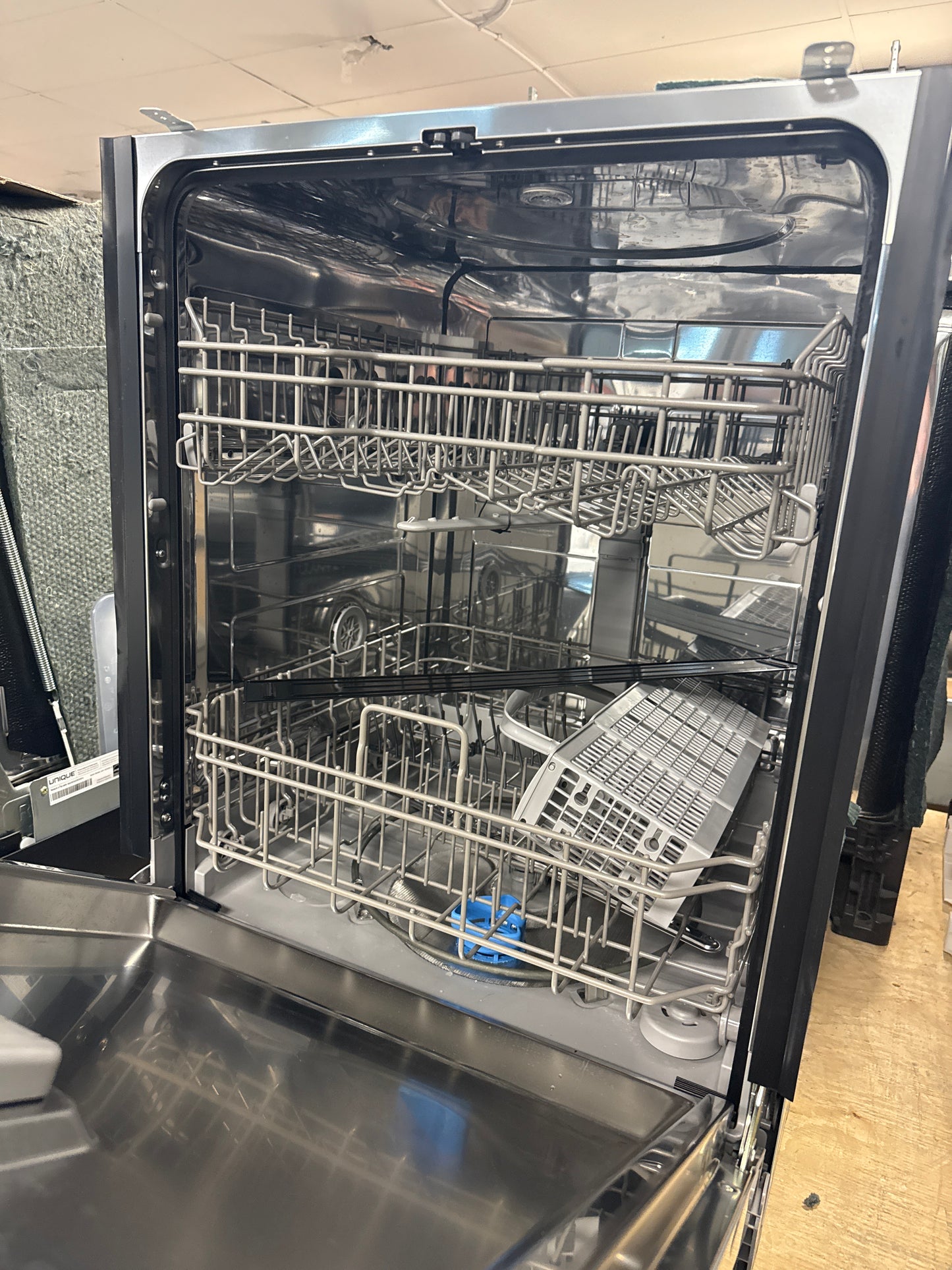 Lave-vaisselle encastré 24 po Midea 52 dBA cuve hybride à poignée creuse INOX MDF24P2BSS