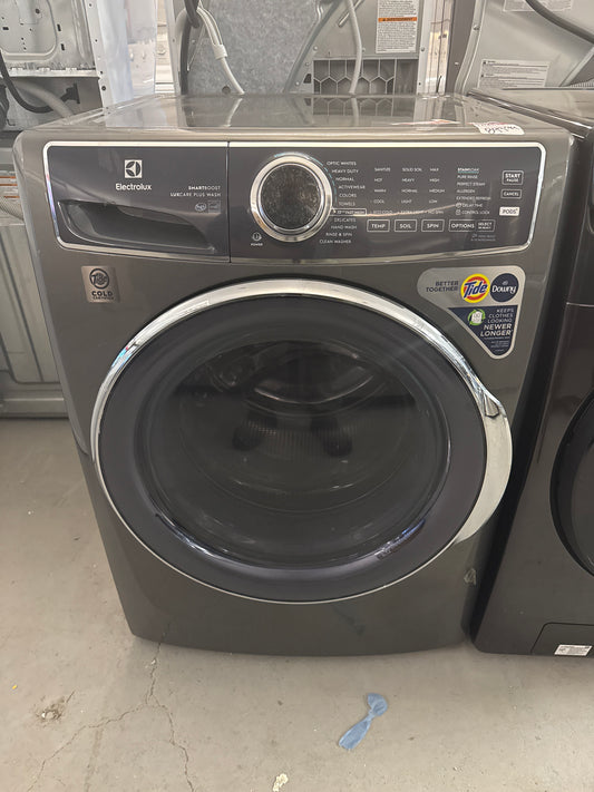 Electrolux Laveuse à chargement frontal avec SmartBoost, 5,2 pi3, titane - ENERGY STAR® ELFW7637AT