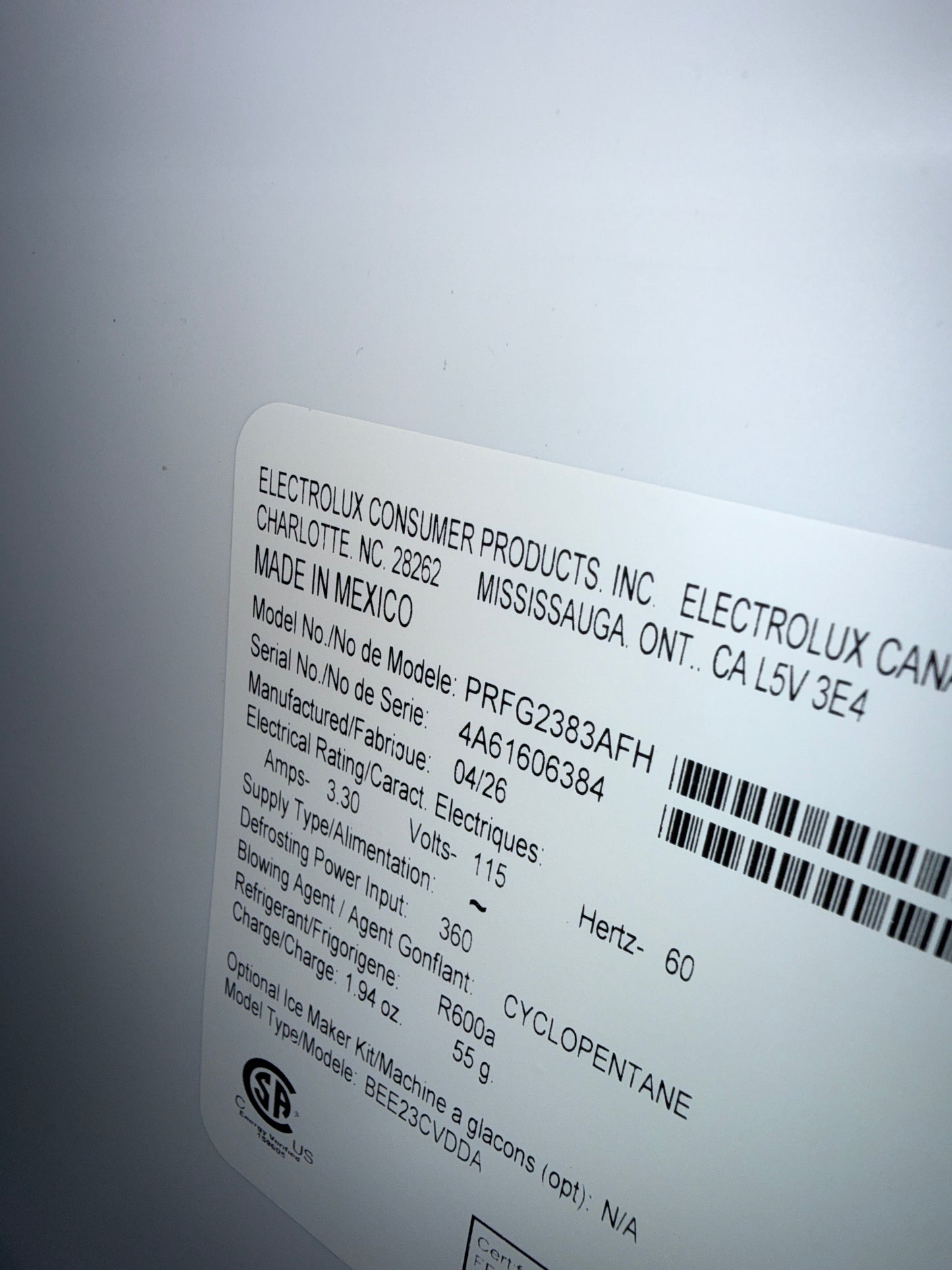 Réfrigérateur à deux portes de 23,3 pi³ et 36 po avec distributeur d'eau Pro de Frigidaire (PRFG2383AF) - Acier inoxydable