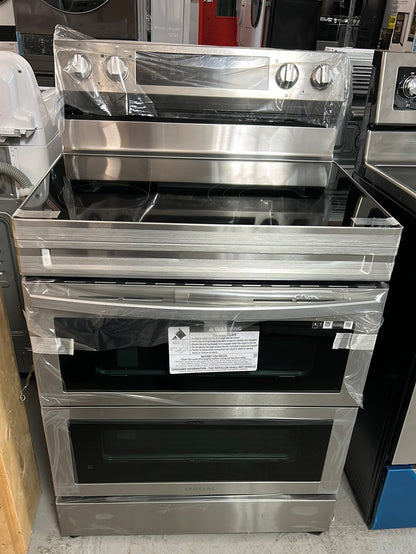 Cuisinière électrique autonome 5 éléments/four double 6,3 pi³ 30 po de Samsung (NE63A6751SS/AC)-Inox