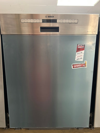 Lave-vaisselle encastrable 24 po 46 dB avec cuve en inox et troisième panier de Bosch (SHE53B75UC) - Inox
