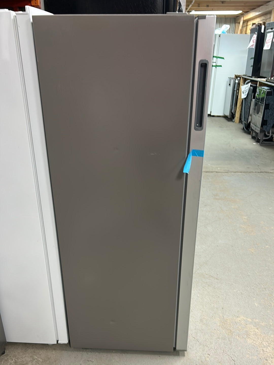 Congélateur vertical convertible Danby 6.8 pied cube DUFM068A1SCDB
