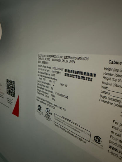 Frigidaire Gallery Réfrigérateur côte à côte de 36 po de largeur et de 22,2 pi3 en acier inoxydable Smudge-Proof®, profondeur de comptoir - ENERGY STAR® GRSC2352AF