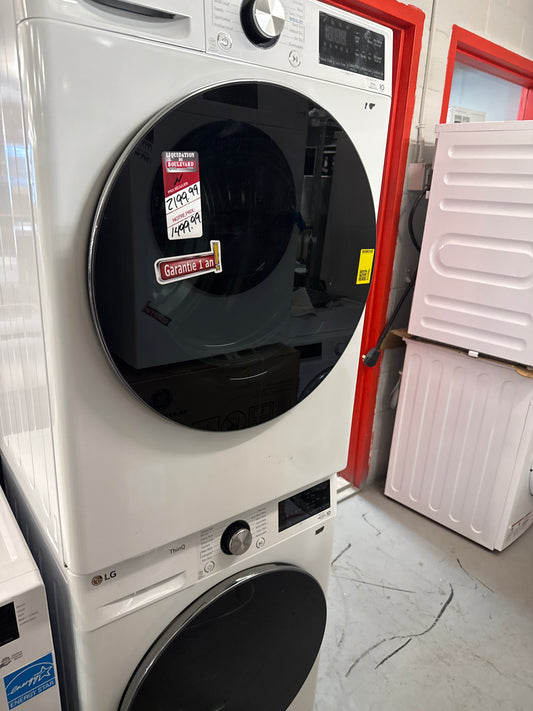 Laveuse à vapeur à chargement frontal HE 2,6 pi³ et sécheuse électrique 4,2 pi³ de LG - Blanc