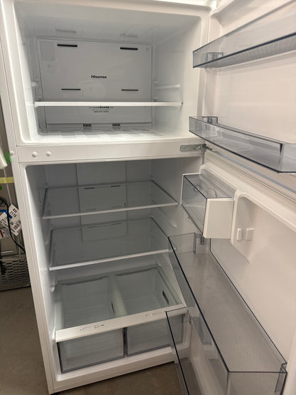 Réfrigérateur à congélateur supérieur Hisense 18 pi³ profondeur standard, blanc N° de modèle RT18A2FWD