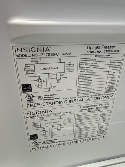 Réfrigérateur/congélateur vertical convertible sans givre 17 pi³ d'Insignia (NS-UZ17WH0)- BLANC
