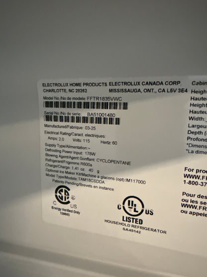 Réfrigérateur à congélateur supérieur 30 po 18,3 pi³ de Frigidaire (FFTR1835VW) - Blanc