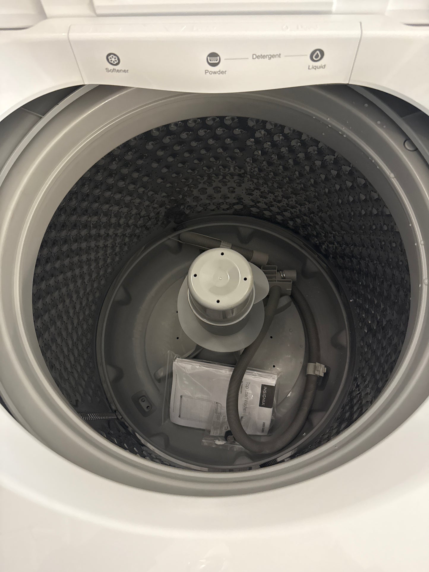 Laveuse à chargement par le haut 12 cycles haute efficacité 4,3 pi³ d'Insignia (NS-TWM35W1) - Blanc