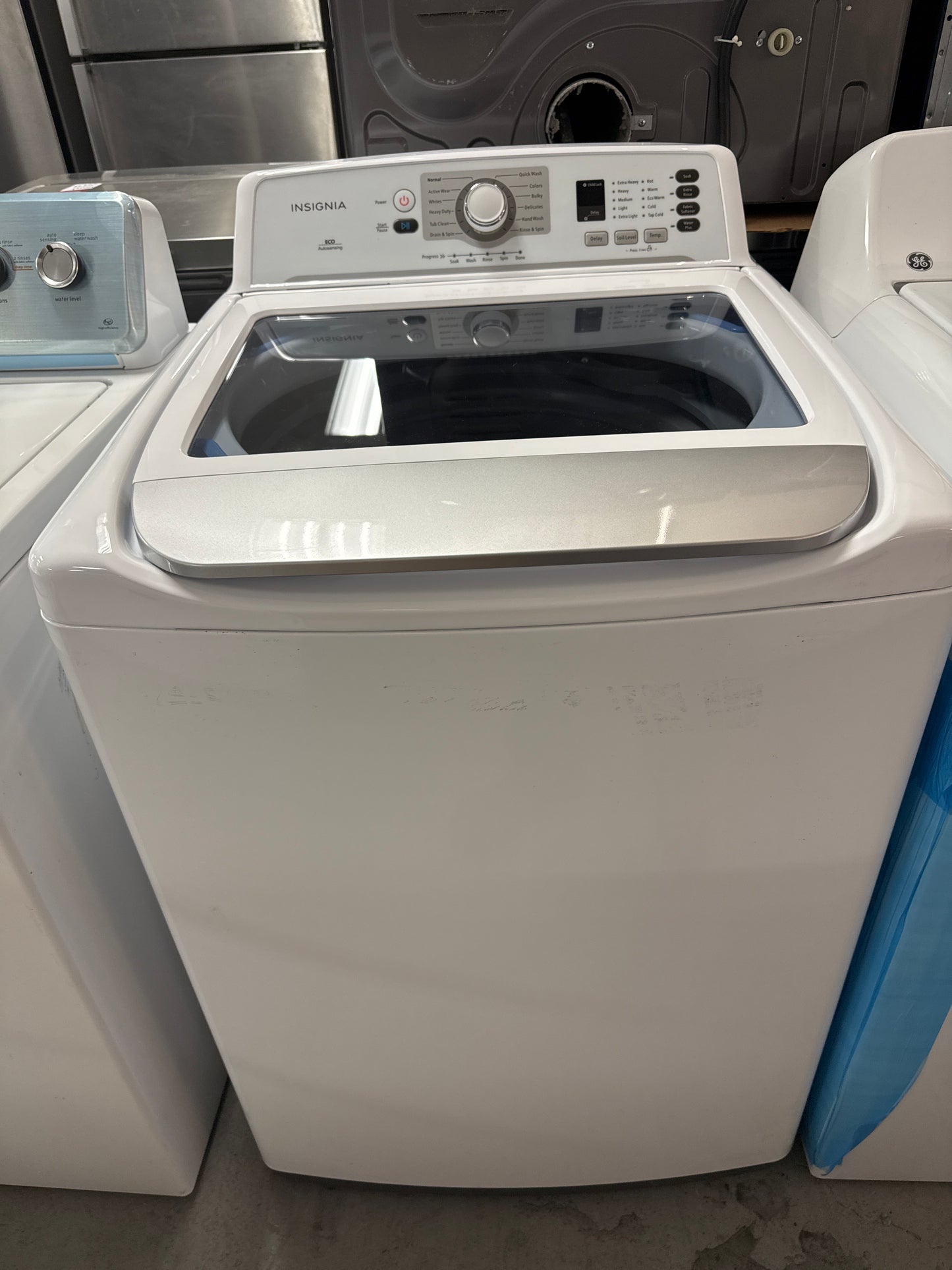Laveuse à chargement par le haut 4,7 pi³ haute efficacité d'Insignia (NS-TWM41WH8A) - Blanc
