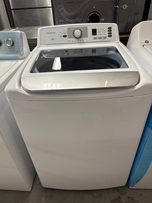 Laveuse à chargement par le haut 4,7 pi³ haute efficacité d'Insignia (NS-TWM41WH8A) - Blanc