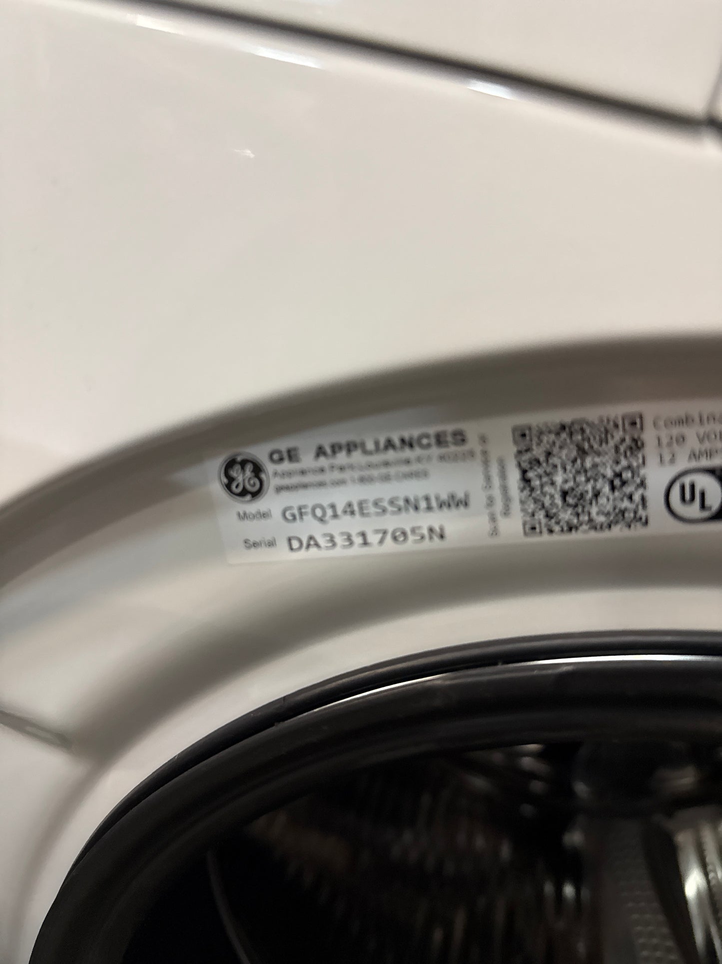 Combinaison laveuse et sécheuse GE Appliances blanc de 2,4 pi³ sans évacuation avec cycles à vapeur GFQ14ESSNWW