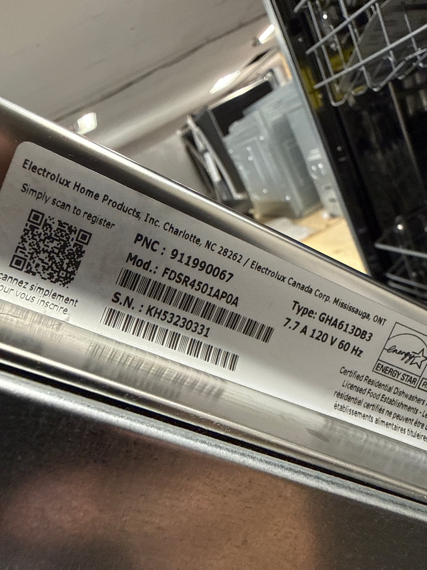Lave-vaisselle encastrable 24 po 49dB à cuve en inox/3e panier de Frigidaire (FDSR4501AP) - Prêt pour panneau