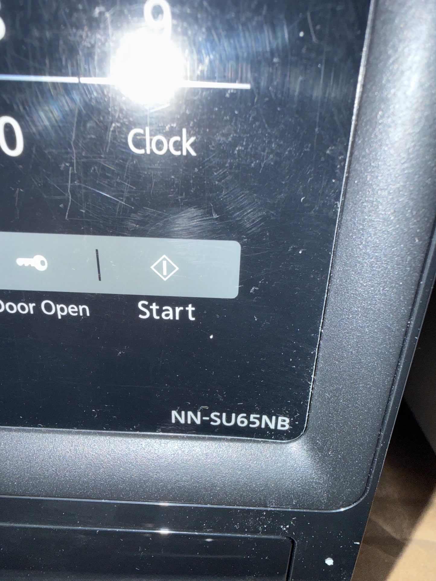 Four à micro-ondes Genius de 1,3 pi³ de Panasonic (NNSU65NB) - Noir