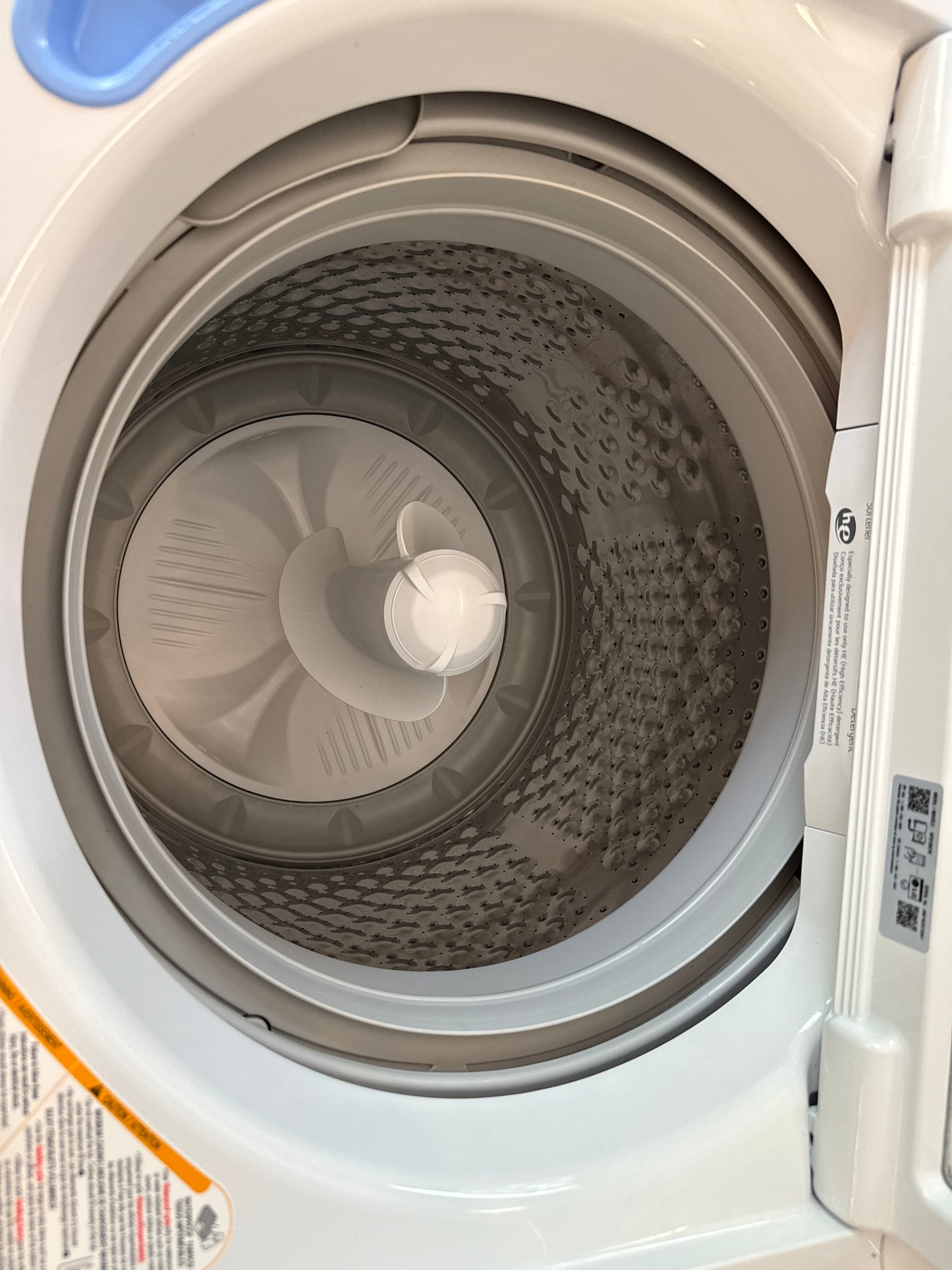 Duo laveuse-sécheuse à chargement par le haut haute efficacité de 4,8 pi³ de LG - Blanc (WT6105CW/DLE6100W)