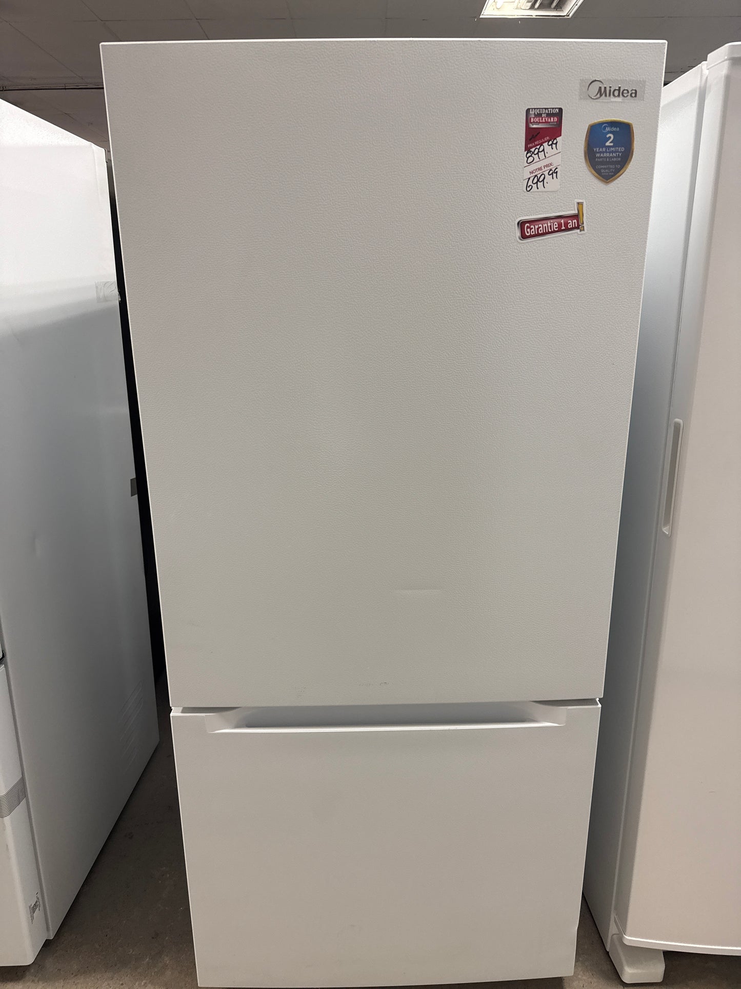 Réfrigérateur à congélateur inférieur 30 po, 18,7 pi³ Blanc avec des commandes électroniques et charnières ajustables - MRB19B7AWW
