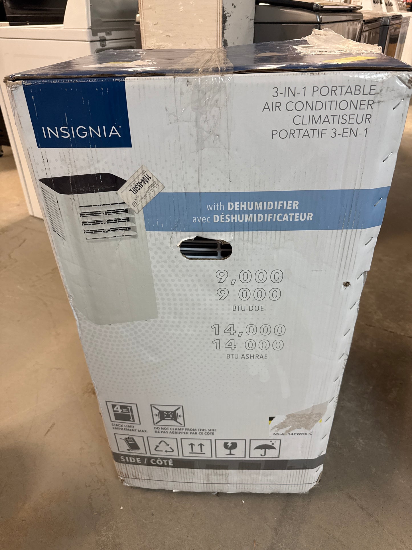 Climatiseur portatif d'Insignia - 14000 BTU (couverture de 400 pi²) - Télécommande - Blanc/Noir