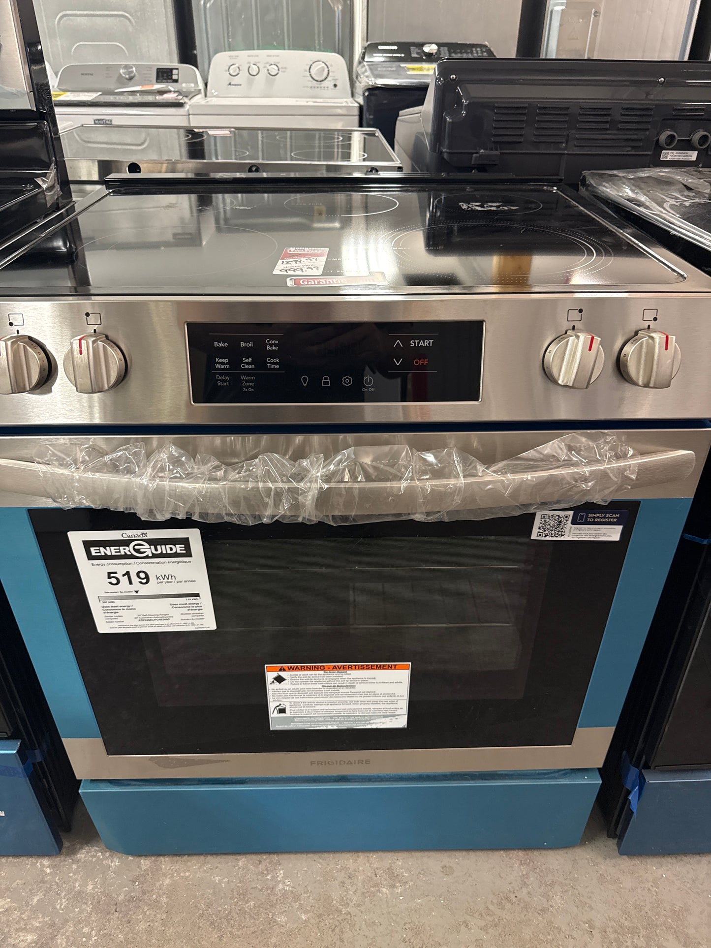 Frigidaire Cuisinière électrique coulissante avec éléments Space wise et four à convection autonettoyant en acier inoxydable FCFE308CAS