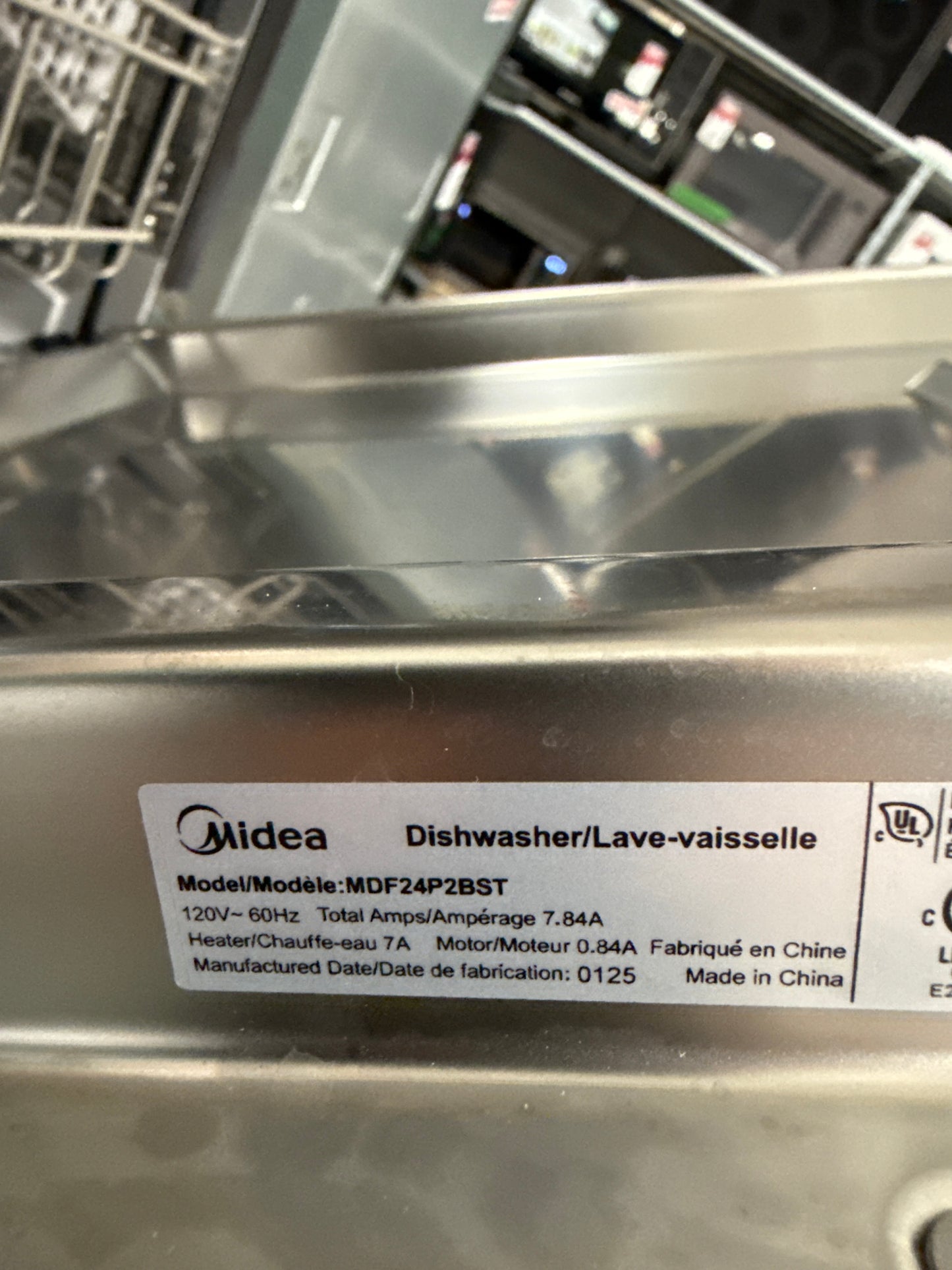 Lave-vaisselle encastré 24 po Midea 52 dBA cuve hybride à poignée creuse INOX MDF24P2BSS