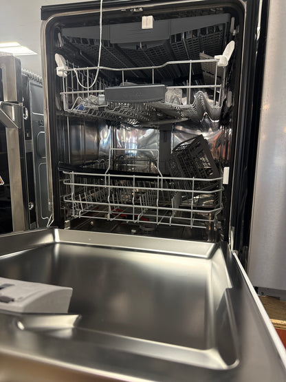 Lave-vaisselle à commandes sur le dessus, Zone Wash, PureDry et 3e panier de 24 po 46 dB série 300 de Bosch - Energy Star (SHP53EM2N) - Blanc