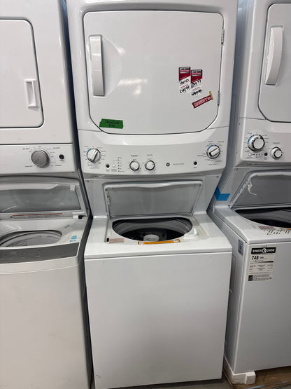 Duo laveuse de 4,4 pi³ et sécheuse au gaz de 5,9 pi³ de GE (GUD27GSSMWW) - Blanc