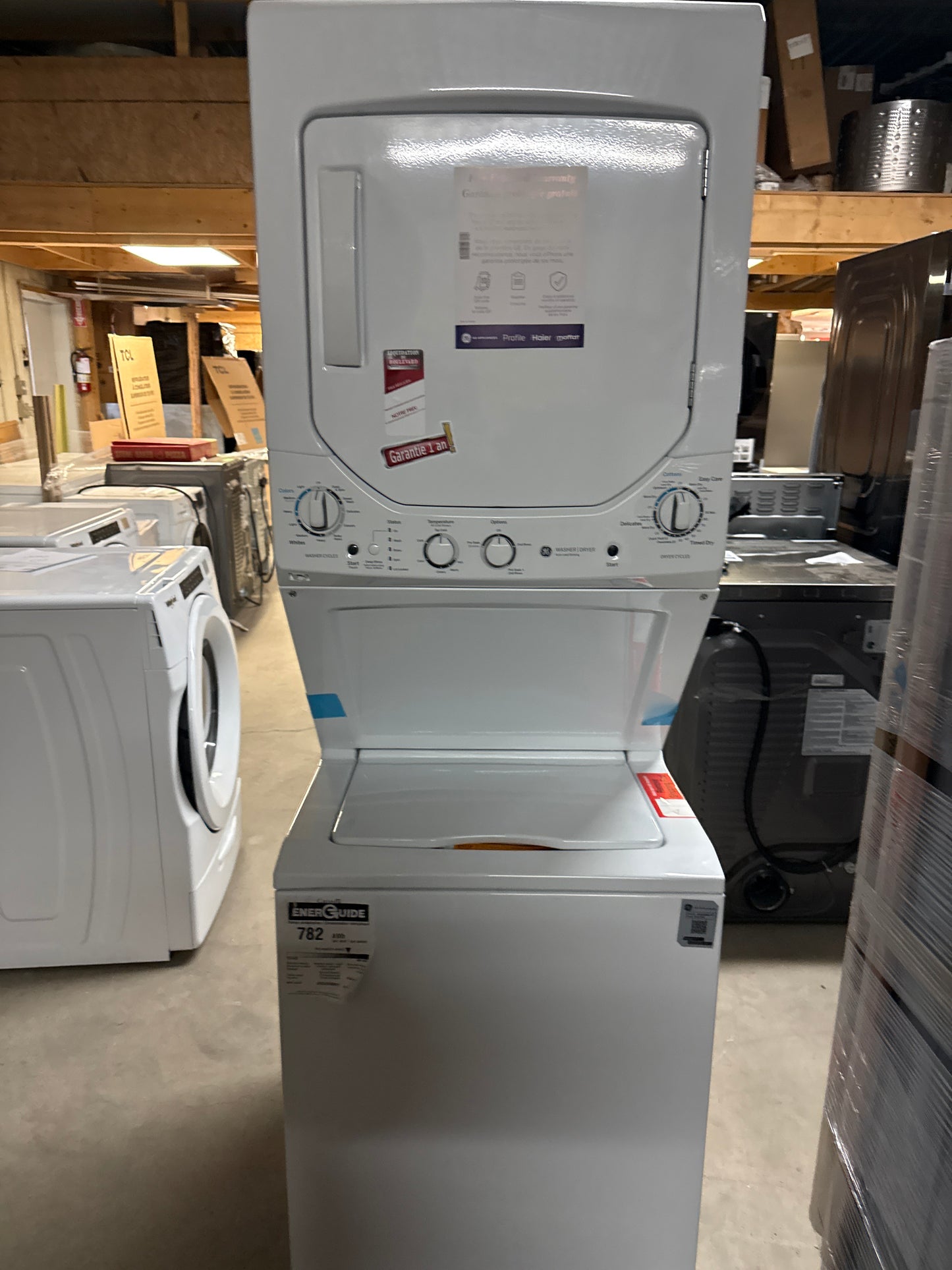 Duo d'appartement avec laveuse électrique à agitateur et sécheuse électrique 2,6 pi³ de GE (GUD24ESMMWW) - Blanc