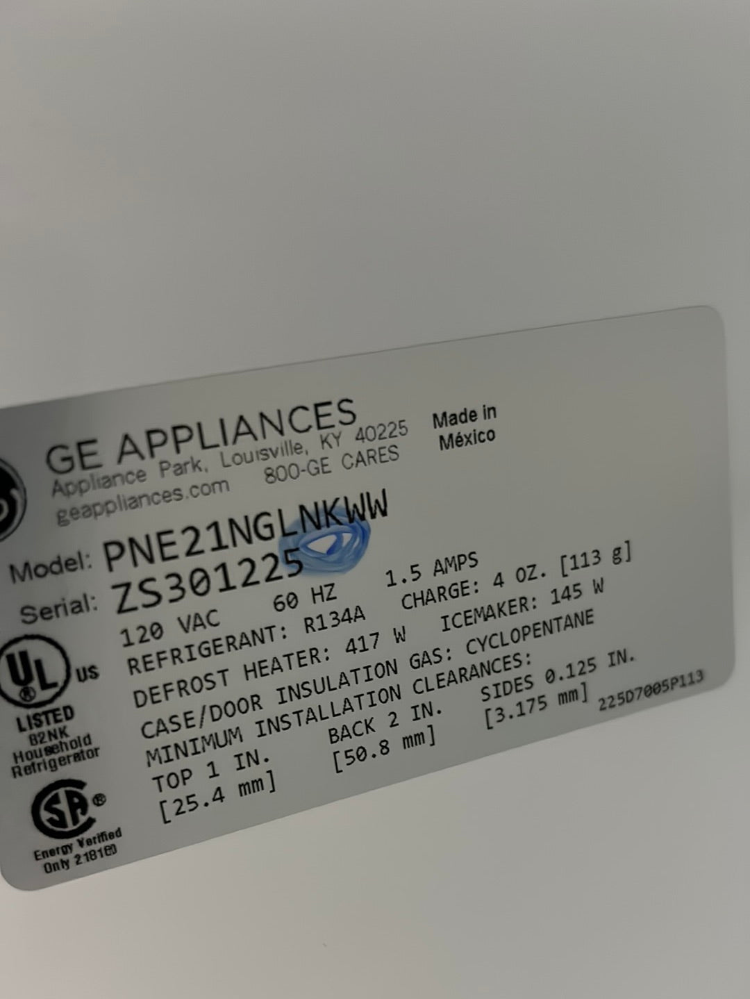Réfrigérateur 2 portes 20,8 pi³ 30 po avec distributeur glaçons Profile de GE (PNE21NGLKWW) - Blanc