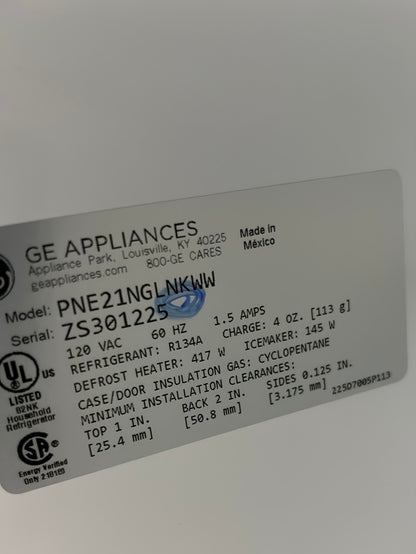 Réfrigérateur 2 portes 20,8 pi³ 30 po avec distributeur glaçons Profile de GE (PNE21NGLKWW) - Blanc