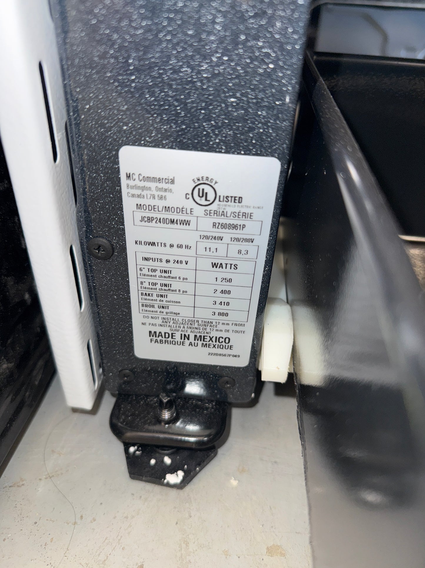 Cuisinière électrique autonome à serpentins/four autonettoyant 5 pi³ 30 po de GE (JCBP240DMWW)-Blanc