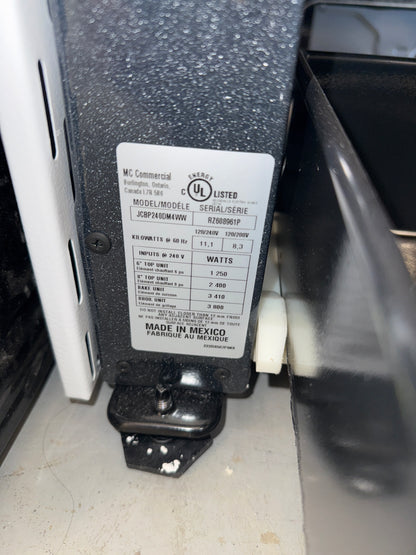 Cuisinière électrique autonome à serpentins/four autonettoyant 5 pi³ 30 po de GE (JCBP240DMWW)-Blanc