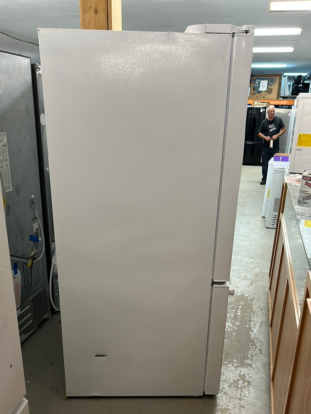Réfrigérateur 2 portes 20,8 pi³ 30 po avec distributeur glaçons Profile de GE (PNE21NGLKWW) - Blanc