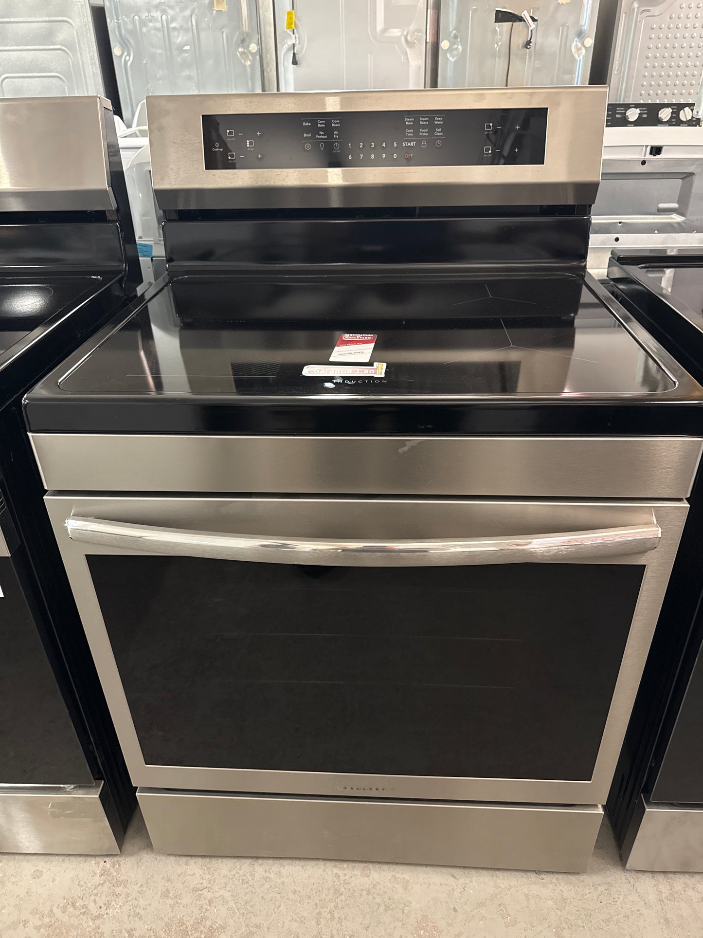 Cuisinière à induction autoportante avec four à convection Frigidaire Gallery, acier inoxydable, 4 éléments, autonettoyante GCRI306CBF