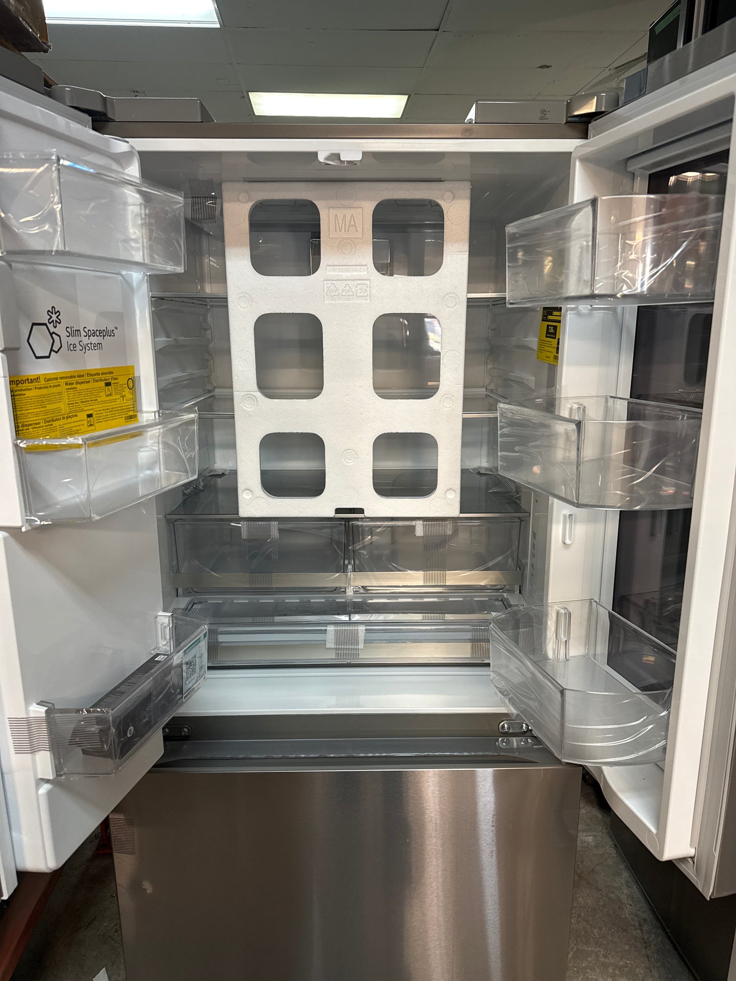 Réfrigérateur à deux portes 24,5 pi³ 33 po avec distributeur d'eau et de glaçons de LG (LF25S6560S) - Inox