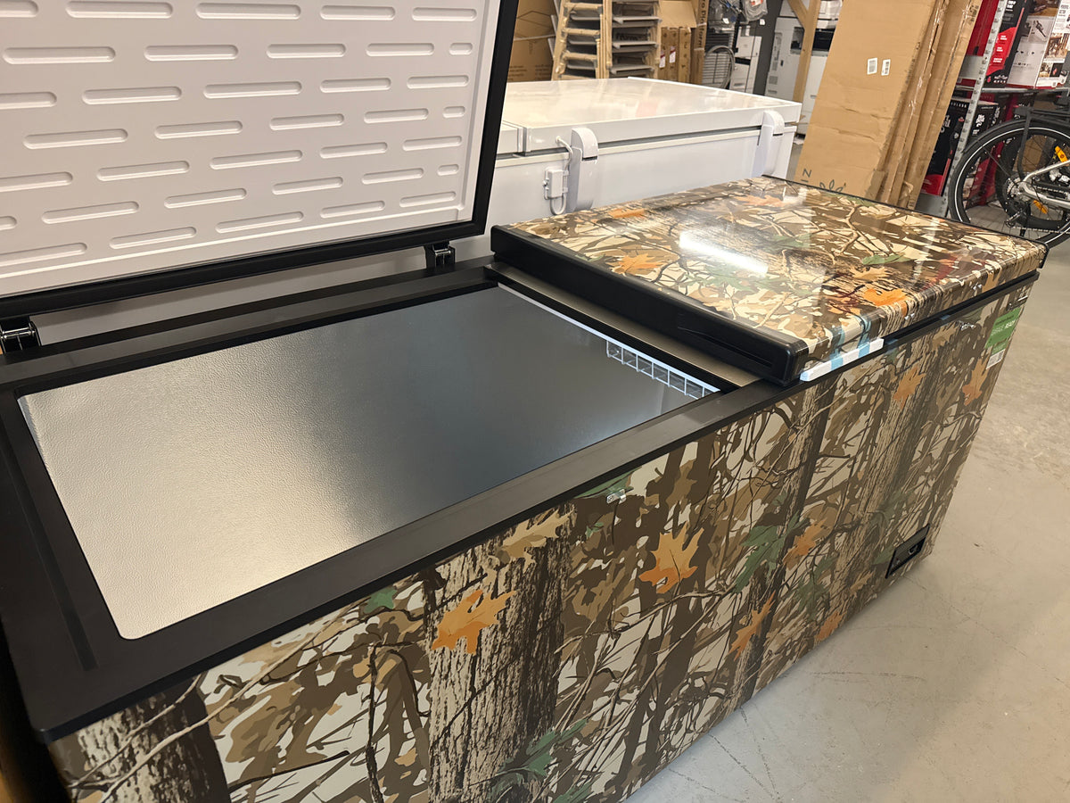 Hamilton Beach - Congélateur coffre à double porte, motif camouflage chasse, 70,9 po, 21 pi³    HBFRF2116-CAMO