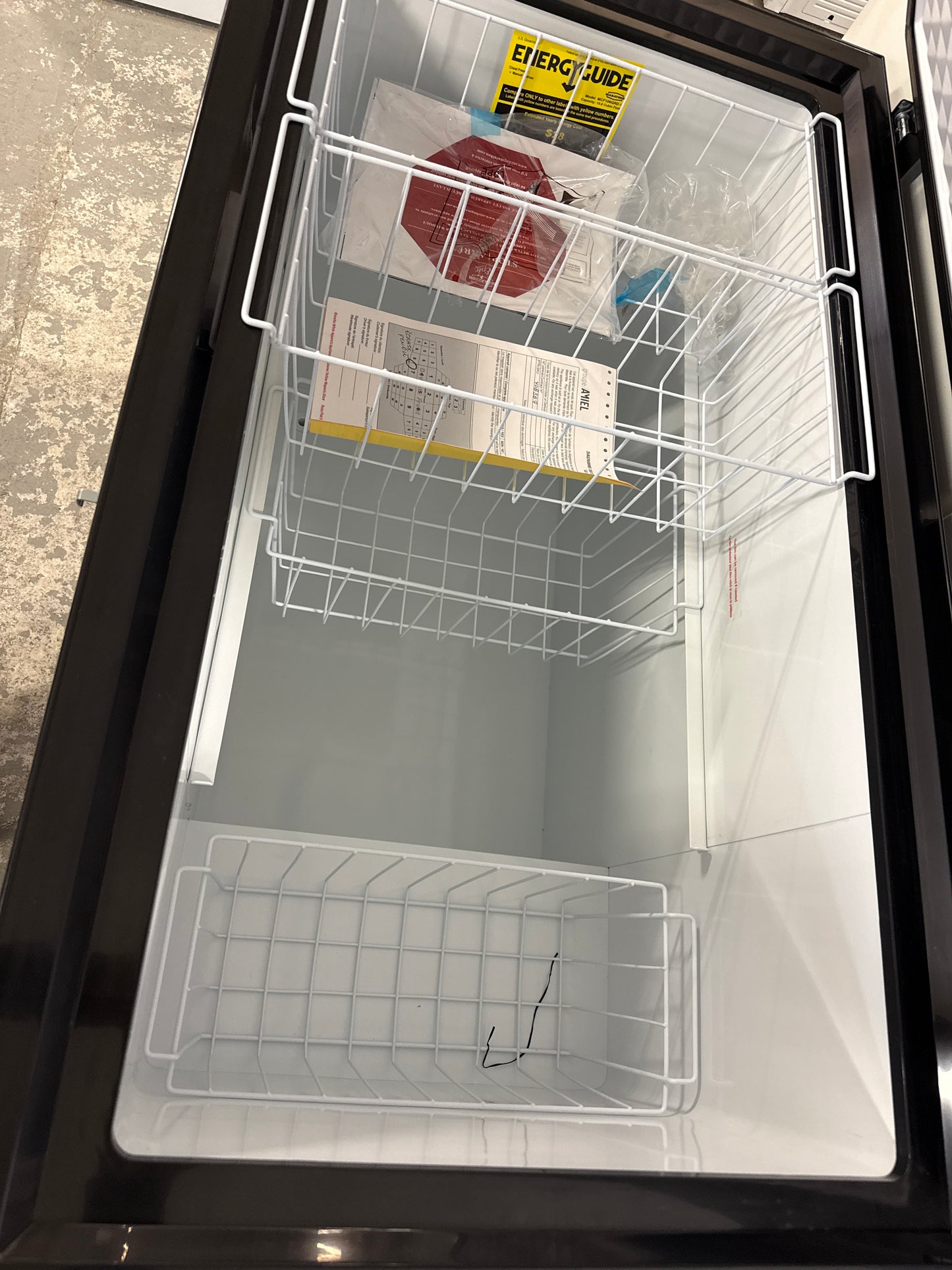 Marathon Congélateur coffre de 10.6 pi.cu. Marathon avec conception de paniers multi-étage Modèle nº MCF101GRD