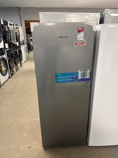 Hisense - Réfrigérateur ou congélateur vertical convertible d'aspect acier inoxydable de 6,0 pi³ - Sans givre FV06C7ASE
