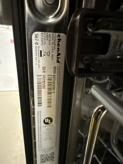 Lave-vaisselle à commandes sur le dessus de 24 po et de 44 dB avec Max Jet à 360°, 3e panier et système ProDry de KitchenAid - Energy Star (KDTS424SBE) - Minerai noir