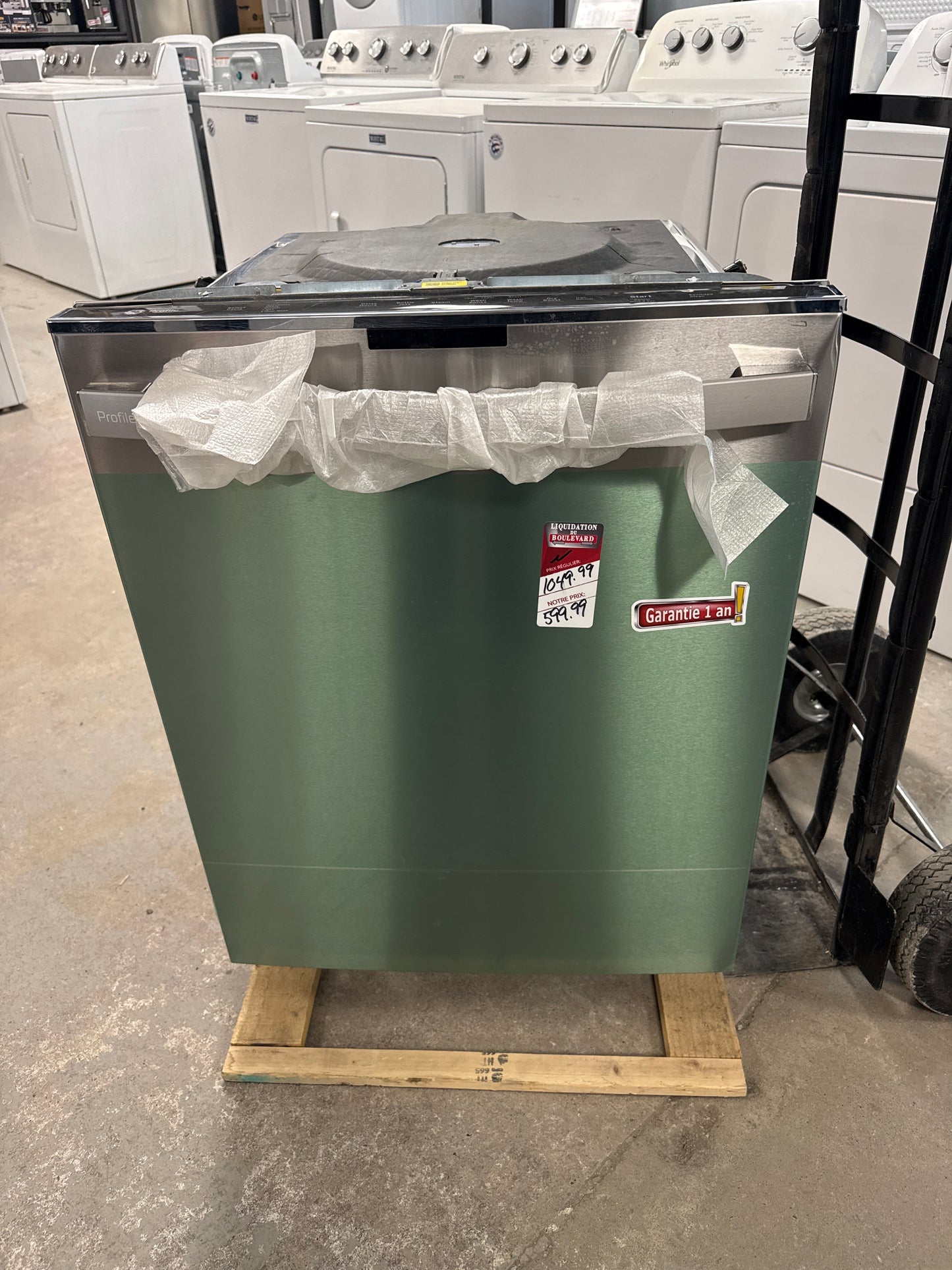 Lave-vaisselle encastré GE Profile 24 po 45 dB acier inoxydable ENERGY STAR® PDT715SYNFS