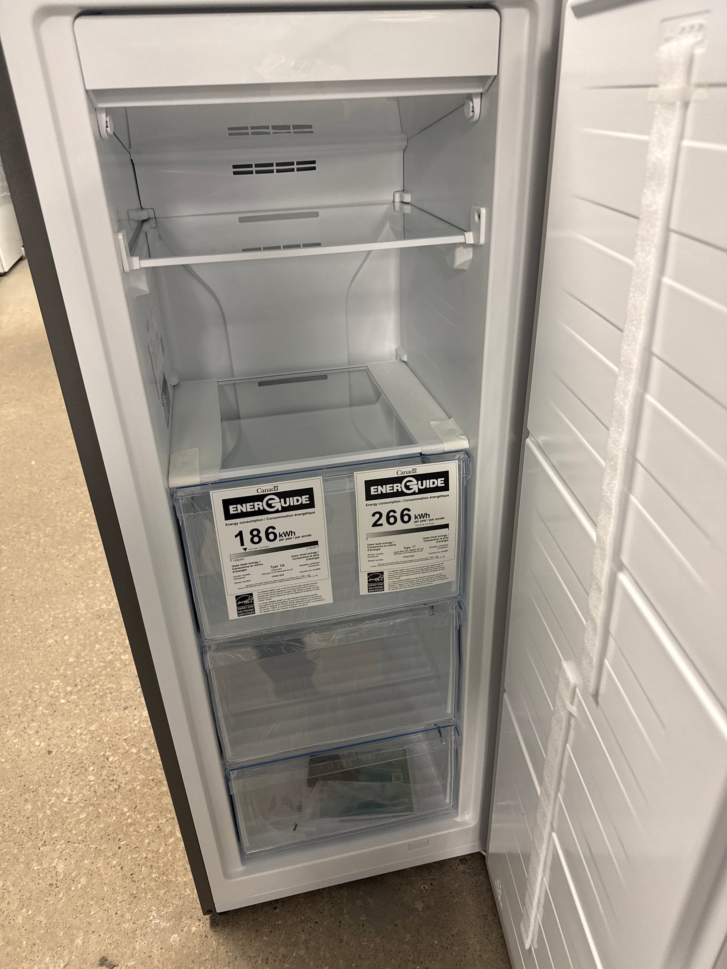 Hisense - Réfrigérateur ou congélateur vertical convertible d'aspect acier inoxydable de 6,0 pi³ - Sans givre FV06C7ASE