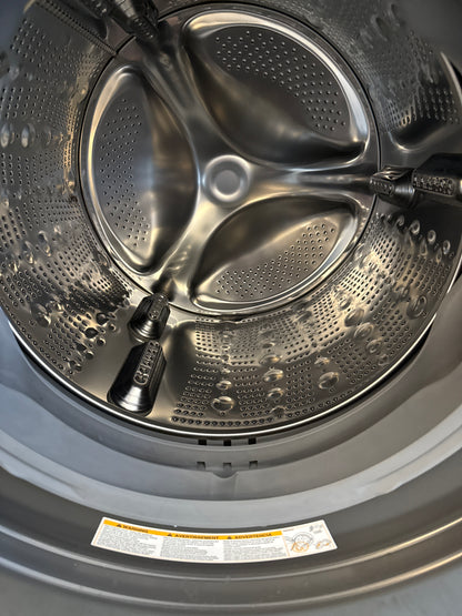 Laveuse à chargement frontal de 5,8 pi³ de LG (WM3470CM) - Noir