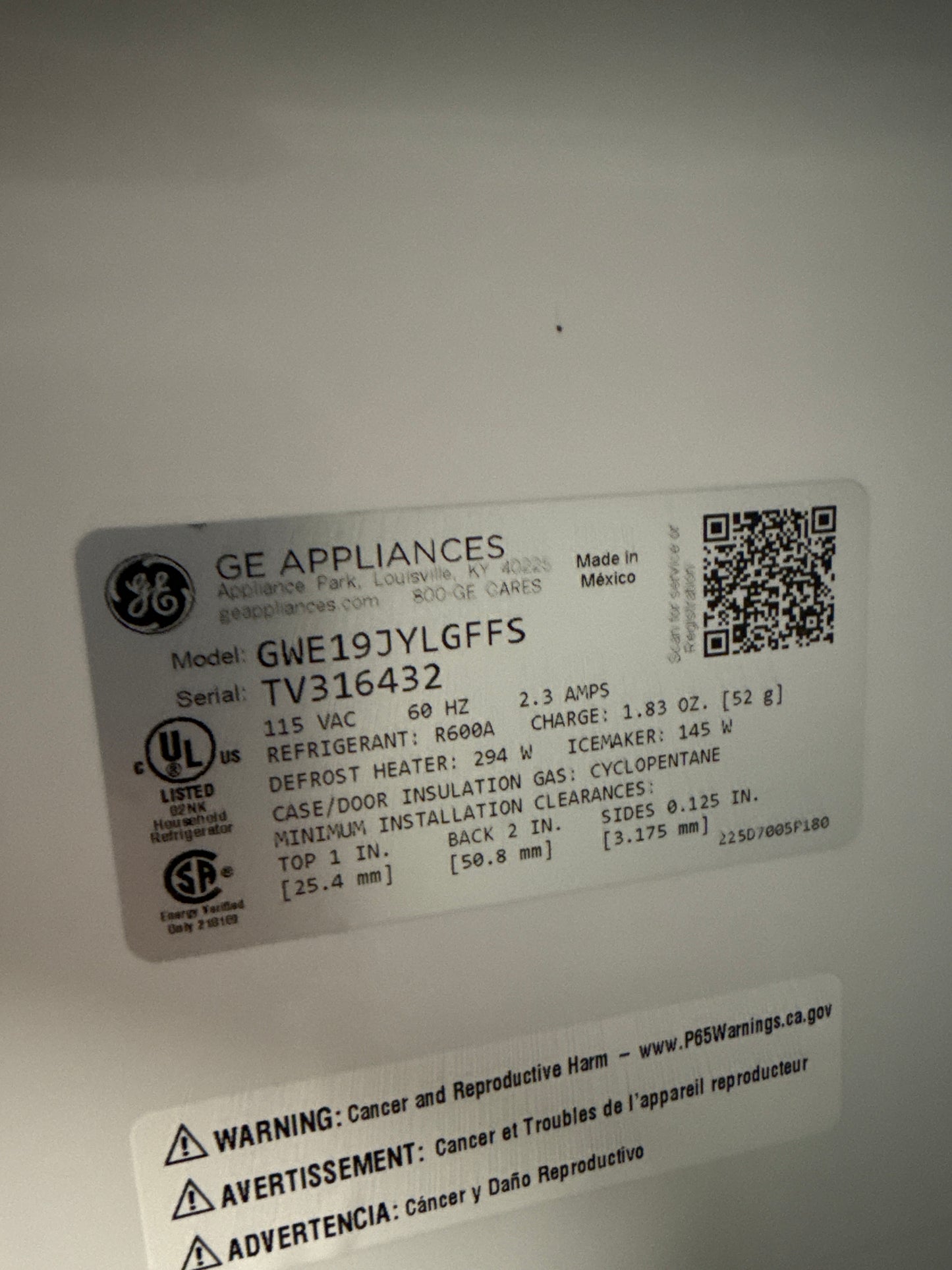 Réfrigérateur à deux portes 18,6 pi³ 33 po avec distributeur d'eau de GE (GWE19JYLFS) - Acier inoxydable