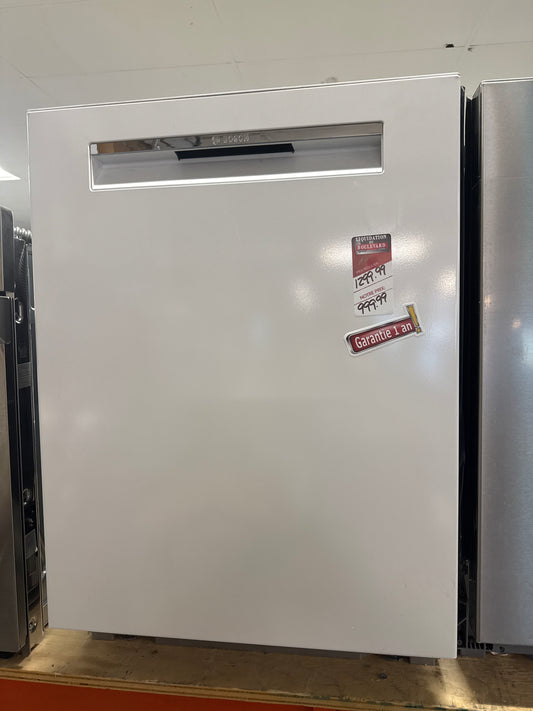 Lave-vaisselle à commandes sur le dessus, Zone Wash, PureDry et 3e panier de 24 po 46 dB série 300 de Bosch - Energy Star (SHP53EM2N) - Blanc
