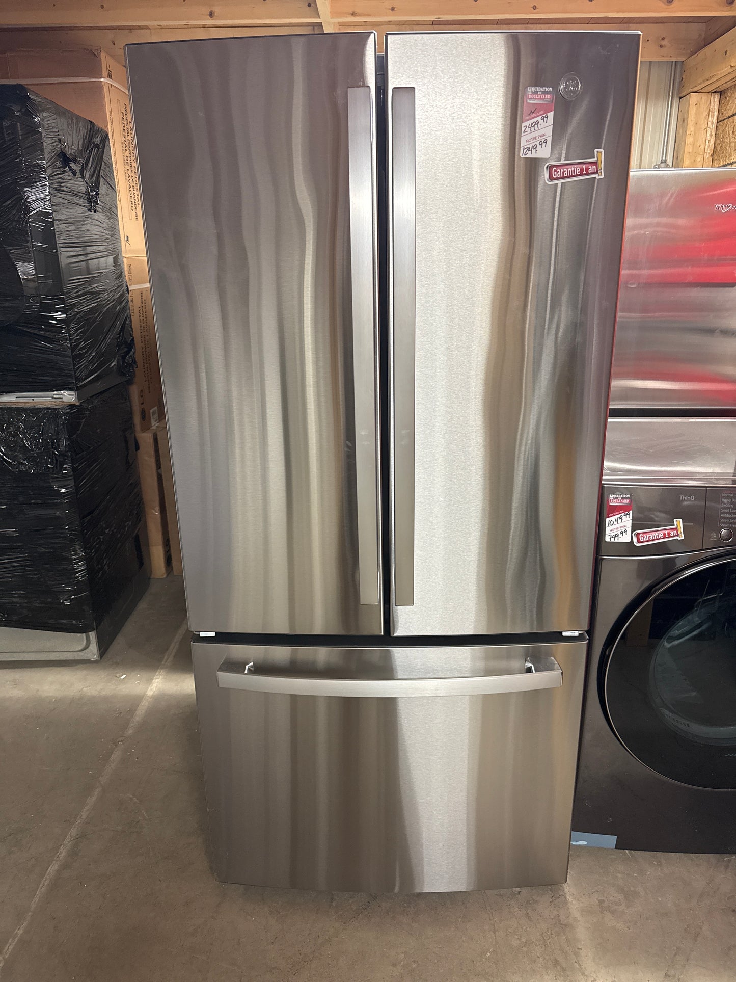 Réfrigérateur à deux portes de 25 pi³ et 33 po de GE (GNE25DYRKFS) - Acier inoxydable