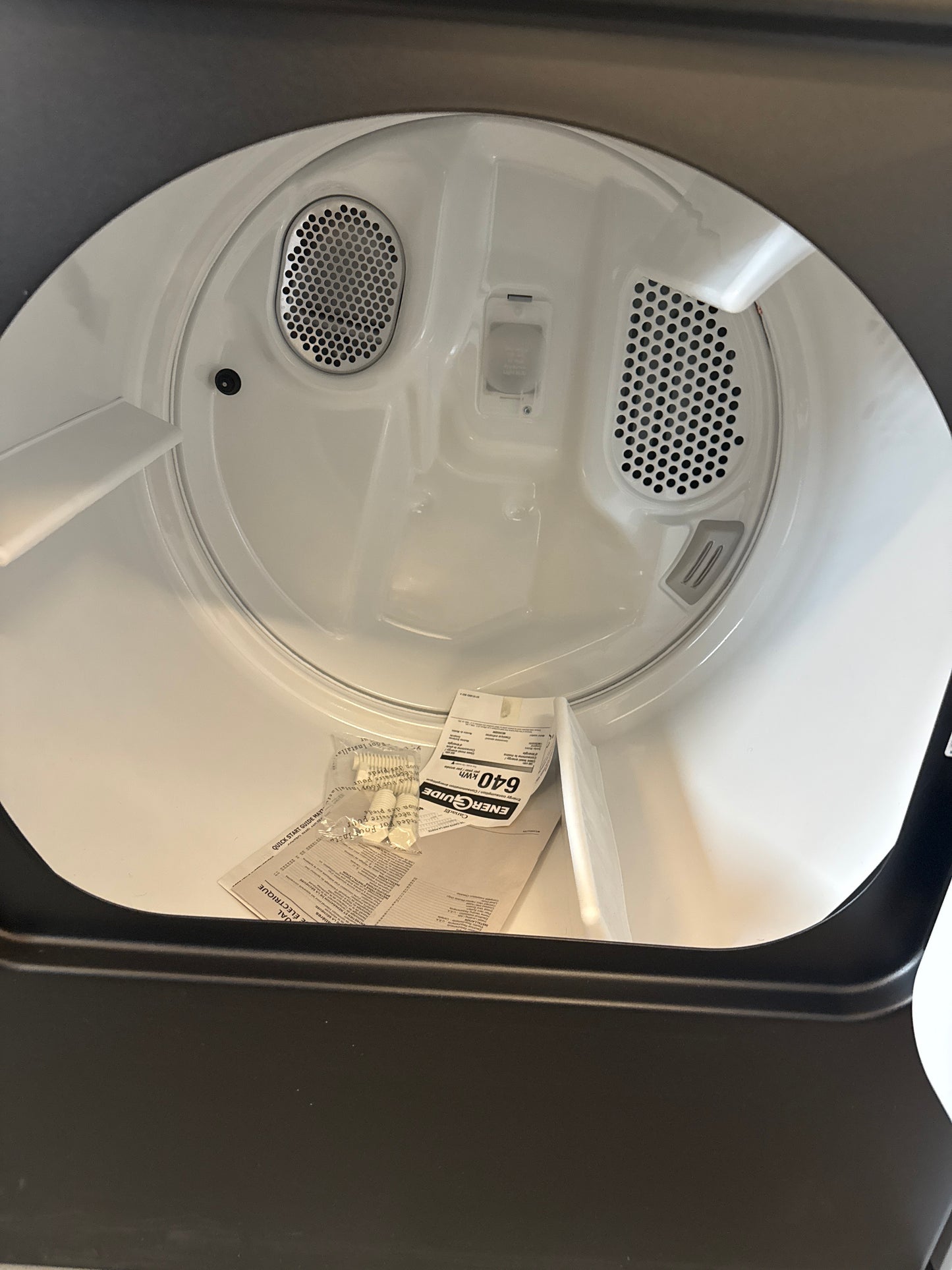 ENSEMBLE Laveuse MVW6500MBK à chargement par le haut 5.4 pi³ et sécheuse YMED6500MBK électrique Pet Pro 7.4 pi³ Maytag