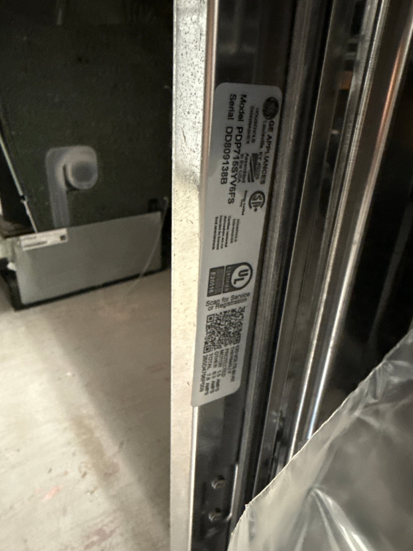 Profile Lave-vaisselle 24" commandes supérieures, intérieur inox, broyeur Piranha, cycle hygiène, inox, 44 dBA - ENERGY STAR® PDP715SYVFS