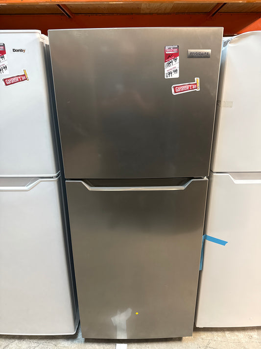 Frigidaire : Réfrigérateur 11.6 Pi. cu. Congélateur en haut Inox  - Modèle FFET1222UV