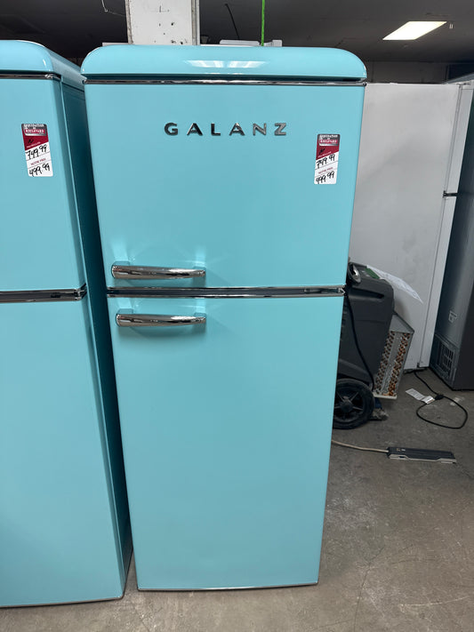 Réfrigérateur autonome à congélateur supérieur 10 pi³ 24 po Retro de Galanz (GLR10TBEEFR) - Bleu poudre