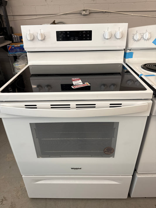 Cuisinière électrique autonome à 5 éléments avec four autonettoyant 5,3 pi³ 30 po série 3 de Whirlpool (YWFES3330RW) - Blanc